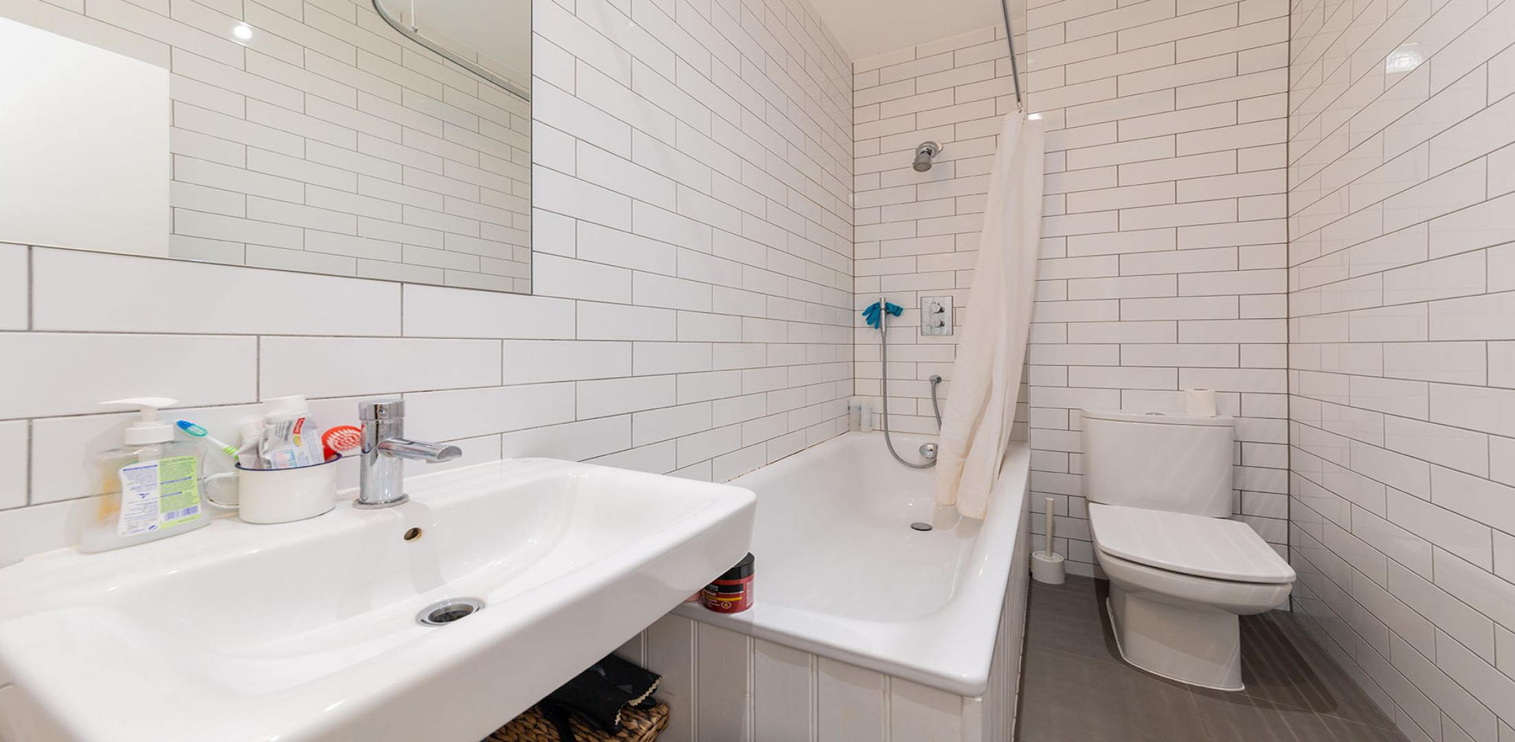 			2 Bedroom, 1 bath, 1 reception Flat			 Chapter Road, WILLESDEN GREEN